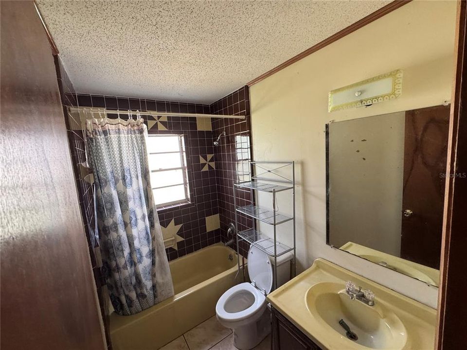 For Rent: $1,550 (3 beds, 2 baths, 1254 Square Feet)