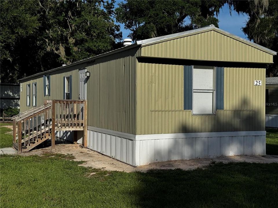 For Rent: $1,300 (2 beds, 2 baths, 952 Square Feet)