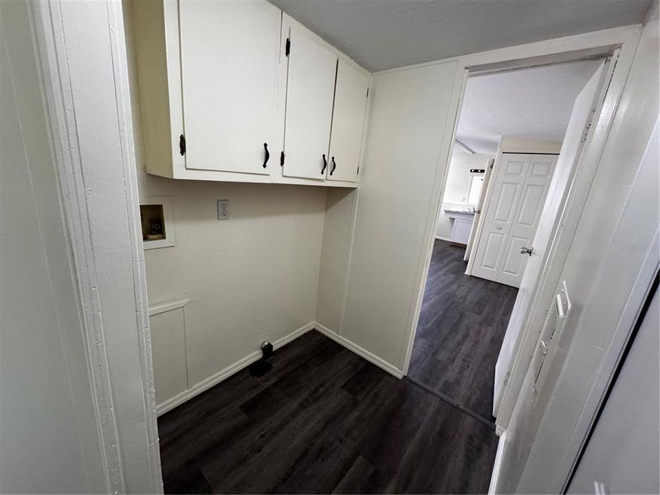 For Rent: $1,300 (2 beds, 2 baths, 952 Square Feet)