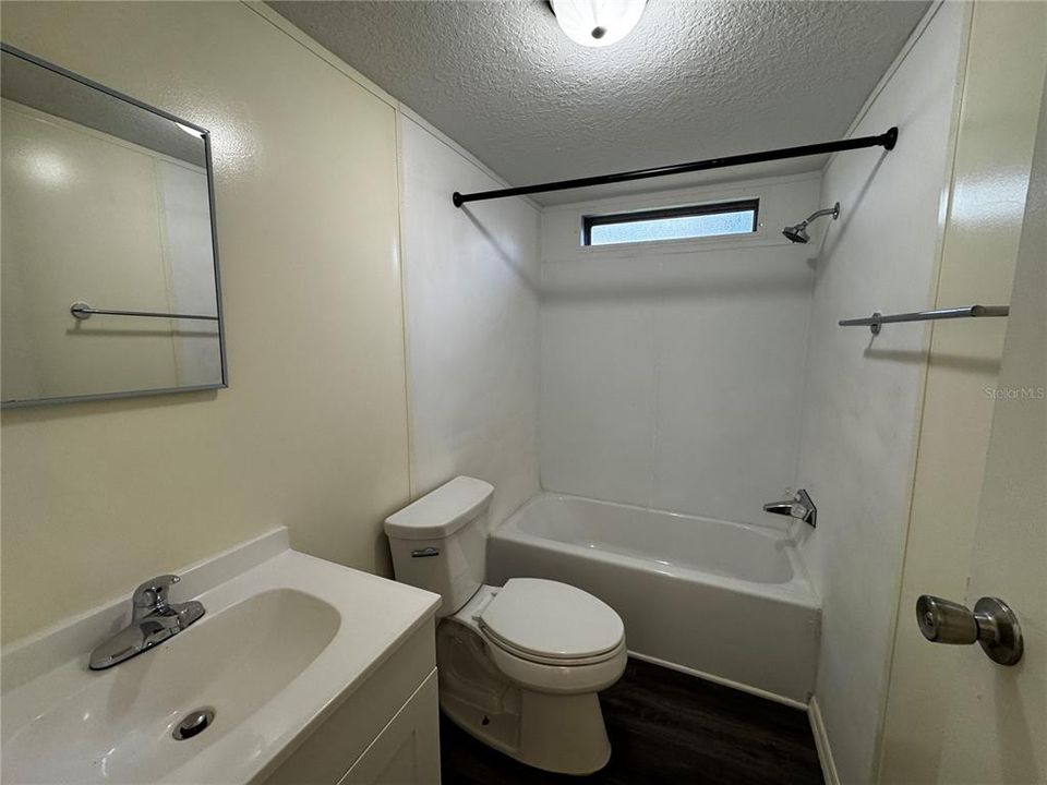 For Rent: $1,300 (2 beds, 2 baths, 952 Square Feet)