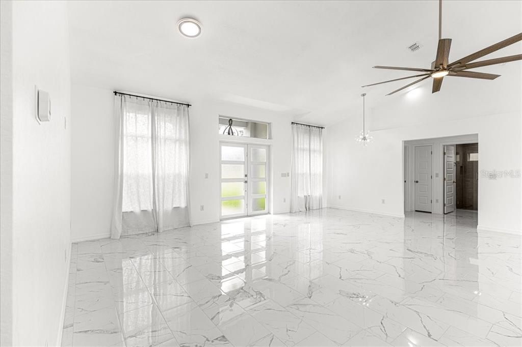 На продажу: $329,900 (3 спален, 2 ванн, 1778 Квадратных фут)