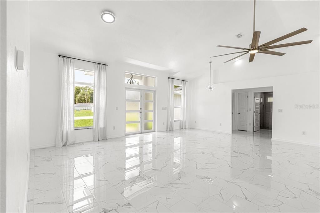 На продажу: $329,900 (3 спален, 2 ванн, 1778 Квадратных фут)