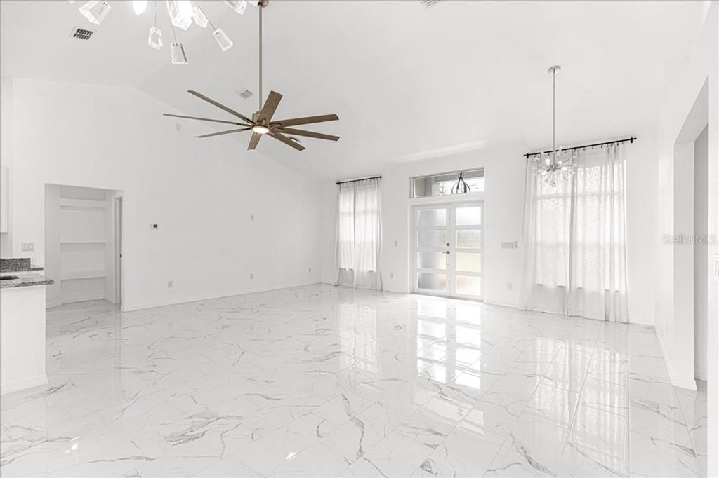 На продажу: $329,900 (3 спален, 2 ванн, 1778 Квадратных фут)