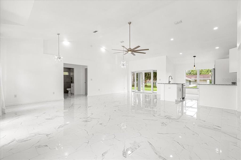На продажу: $329,900 (3 спален, 2 ванн, 1778 Квадратных фут)