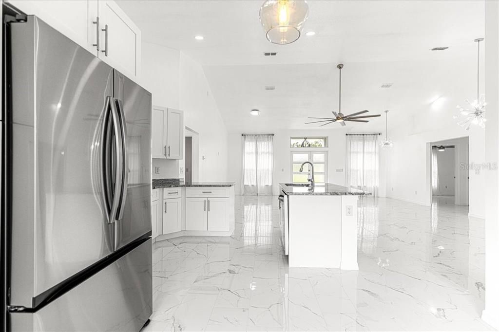 На продажу: $329,900 (3 спален, 2 ванн, 1778 Квадратных фут)