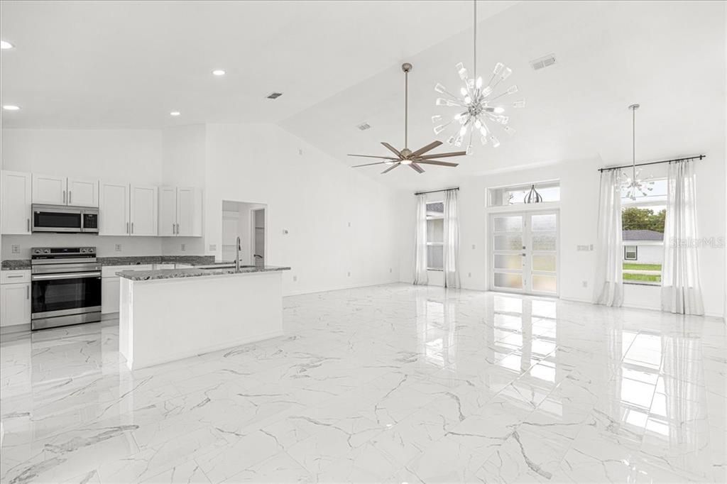 На продажу: $329,900 (3 спален, 2 ванн, 1778 Квадратных фут)