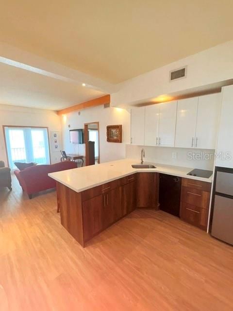 For Rent: $1,450 (1 beds, 1 baths, 670 Square Feet)