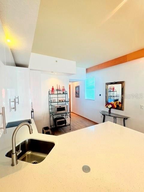 For Rent: $1,450 (1 beds, 1 baths, 670 Square Feet)