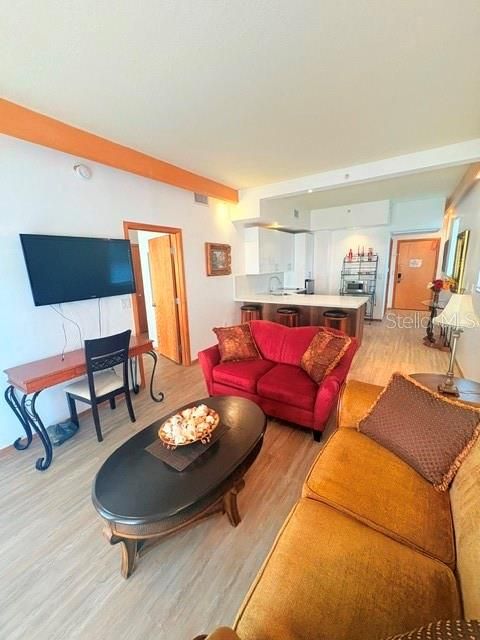 For Rent: $1,450 (1 beds, 1 baths, 670 Square Feet)