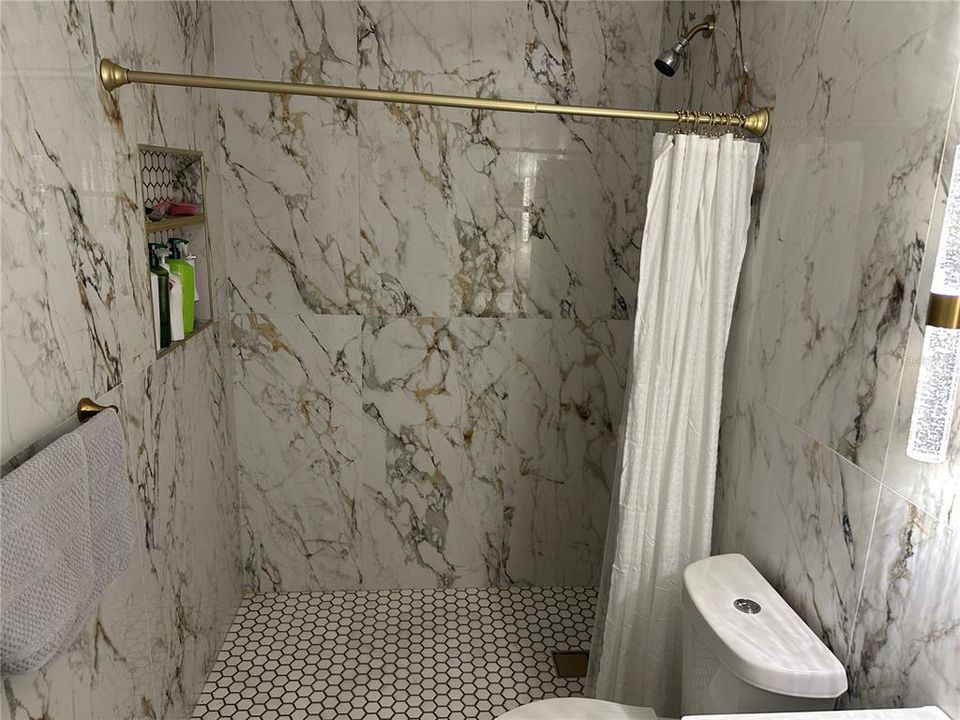 For Rent: $2,295 (4 beds, 2 baths, 2180 Square Feet)