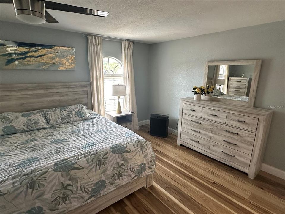 For Rent: $2,295 (4 beds, 2 baths, 2180 Square Feet)