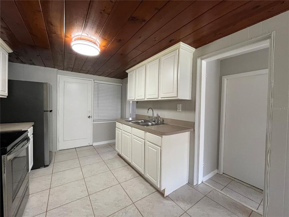 В аренду: $1,449 (1 спален, 1 ванн, 1640 Квадратных фут)