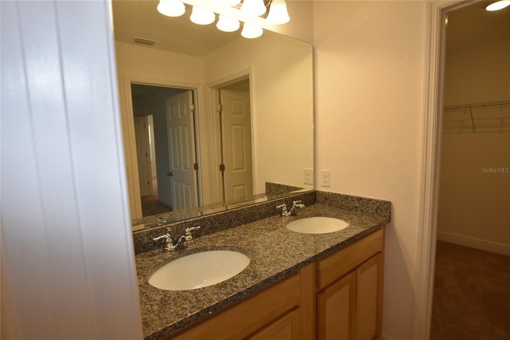 For Rent: $2,600 (4 beds, 2 baths, 1968 Square Feet)