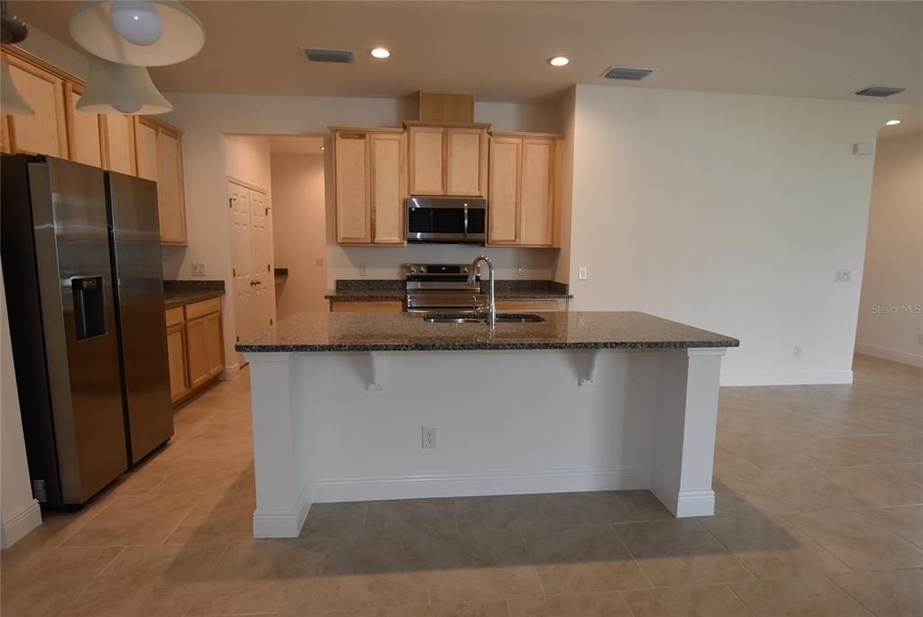 For Rent: $2,600 (4 beds, 2 baths, 1968 Square Feet)