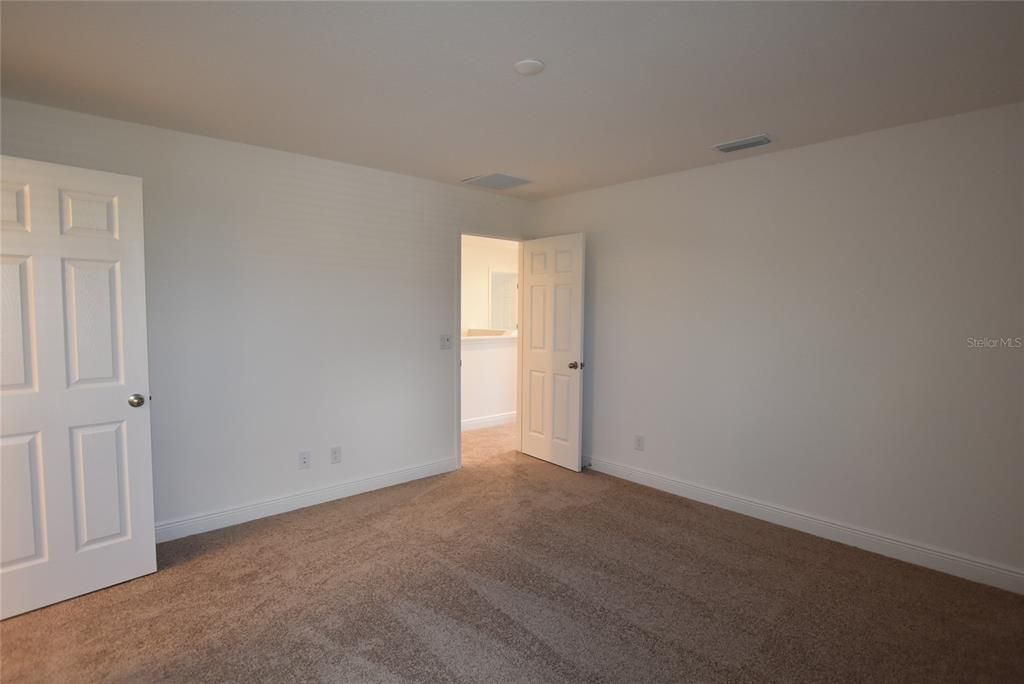For Rent: $2,600 (4 beds, 2 baths, 1968 Square Feet)