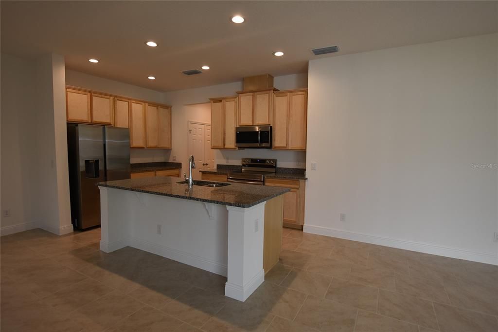 For Rent: $2,600 (4 beds, 2 baths, 1968 Square Feet)