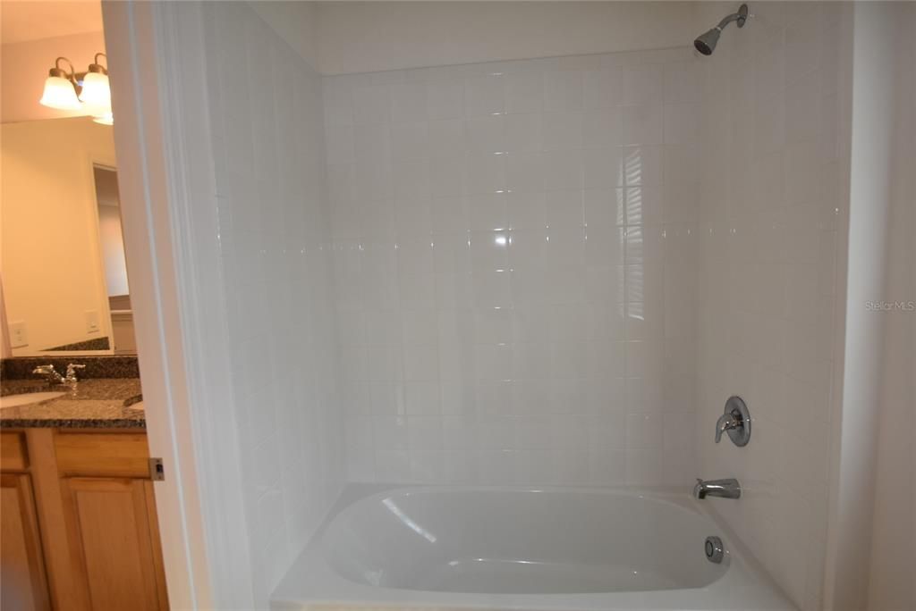For Rent: $2,600 (4 beds, 2 baths, 1968 Square Feet)