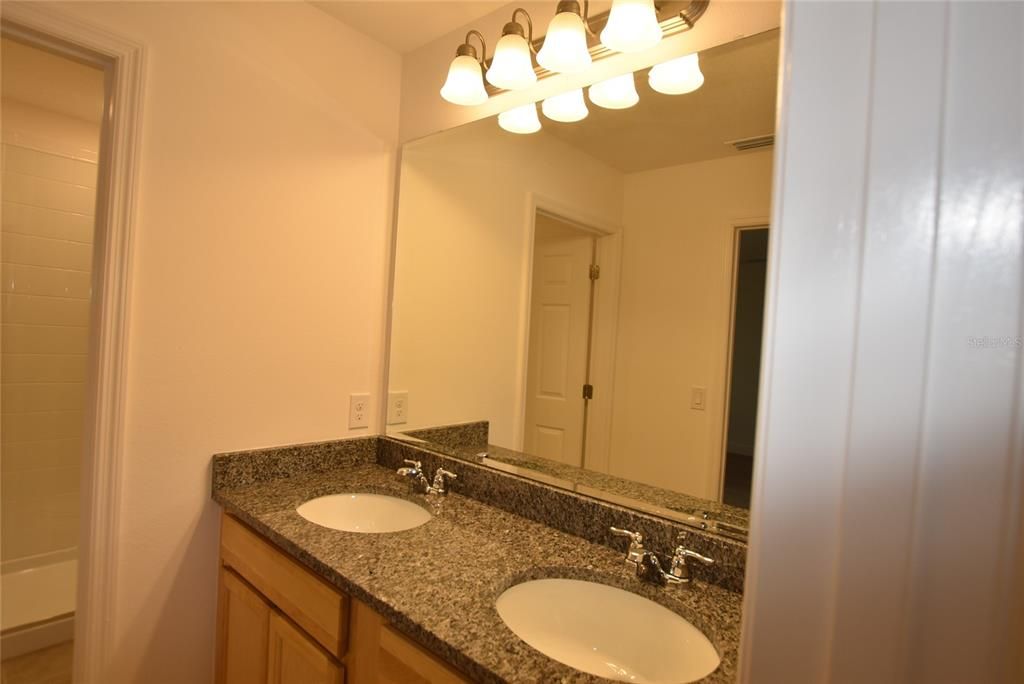 For Rent: $2,600 (4 beds, 2 baths, 1968 Square Feet)