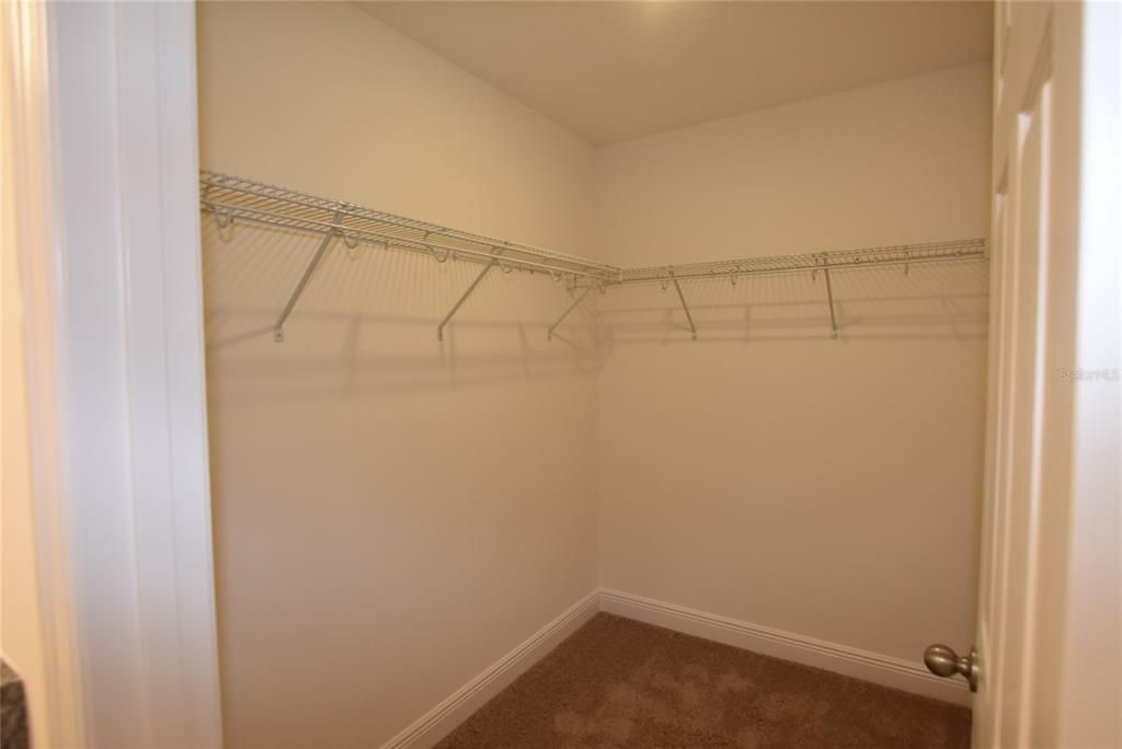 For Rent: $2,600 (4 beds, 2 baths, 1968 Square Feet)