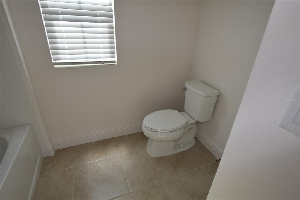 For Rent: $2,600 (4 beds, 2 baths, 1968 Square Feet)