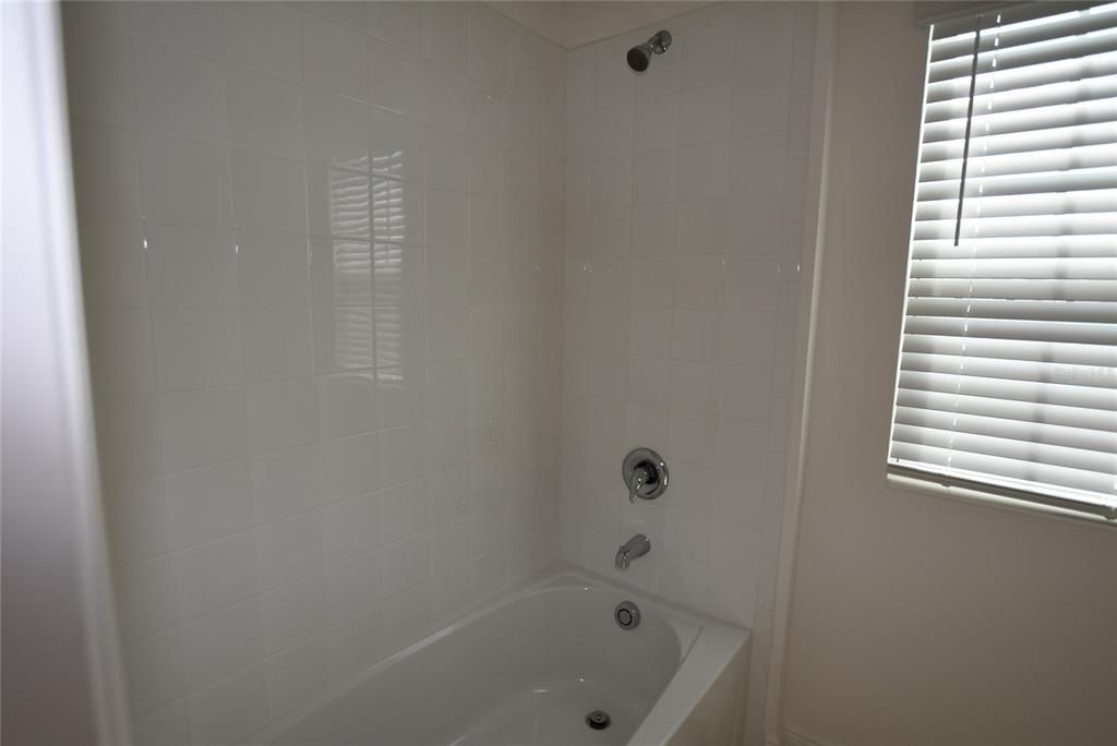 For Rent: $2,600 (4 beds, 2 baths, 1968 Square Feet)
