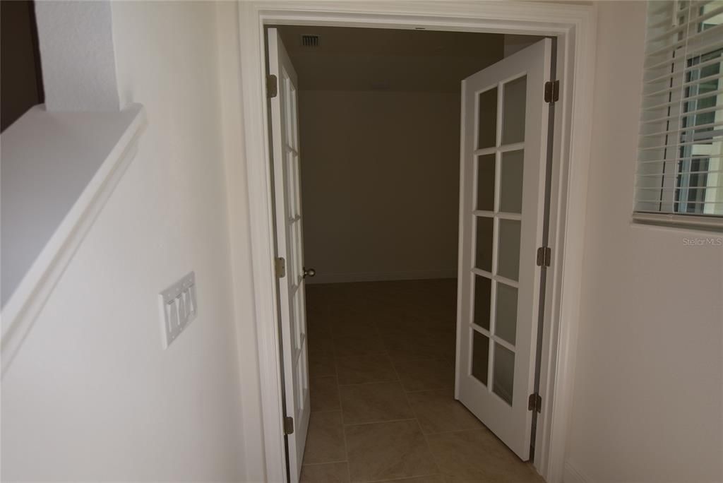 For Rent: $2,600 (4 beds, 2 baths, 1968 Square Feet)