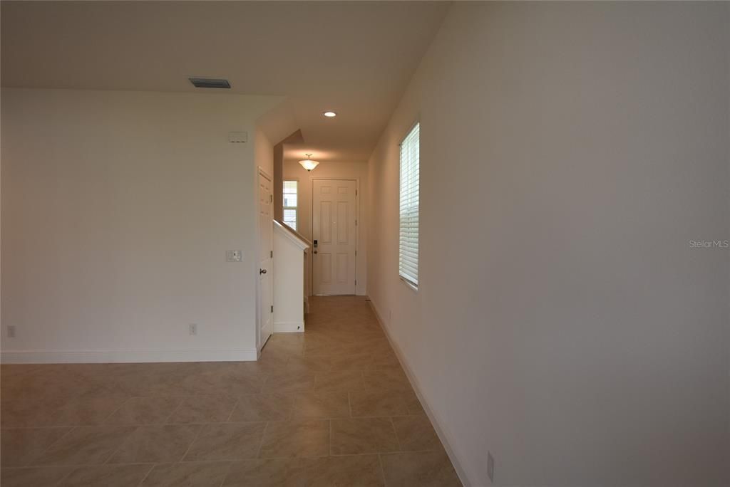 For Rent: $2,600 (4 beds, 2 baths, 1968 Square Feet)