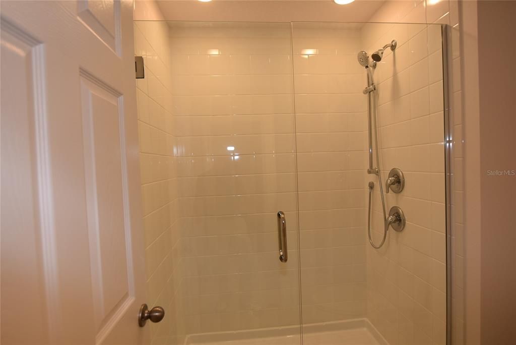 For Rent: $2,600 (4 beds, 2 baths, 1968 Square Feet)