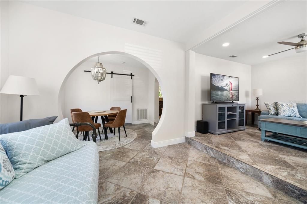 For Rent: $2,600 (2 beds, 1 baths, 1105 Square Feet)