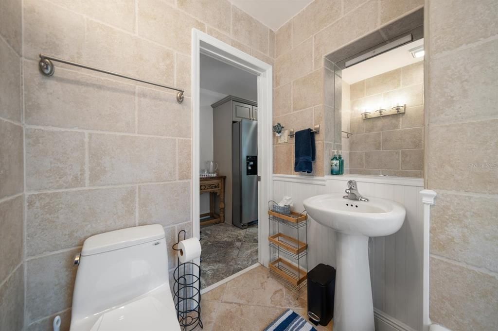 For Rent: $2,600 (2 beds, 1 baths, 1105 Square Feet)
