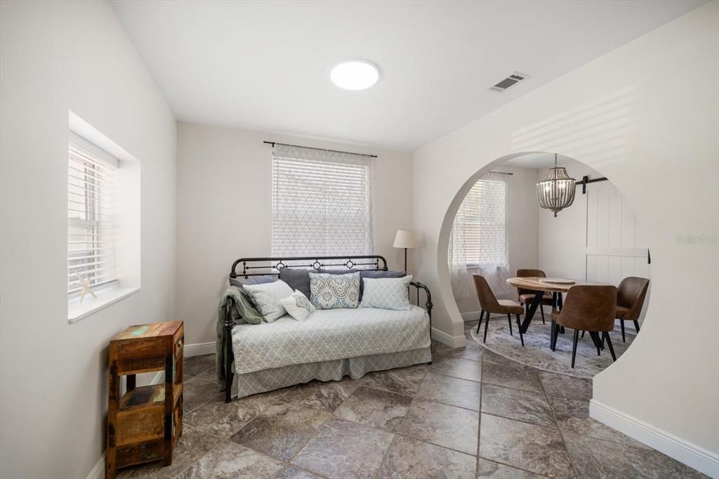 For Rent: $2,600 (2 beds, 1 baths, 1105 Square Feet)