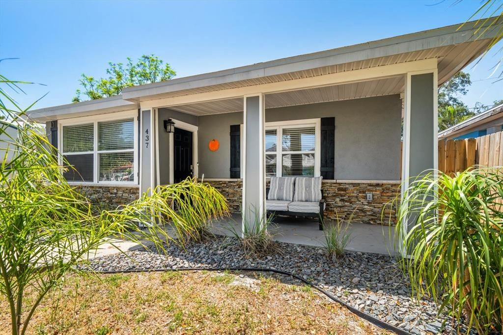 For Rent: $2,600 (2 beds, 1 baths, 1105 Square Feet)