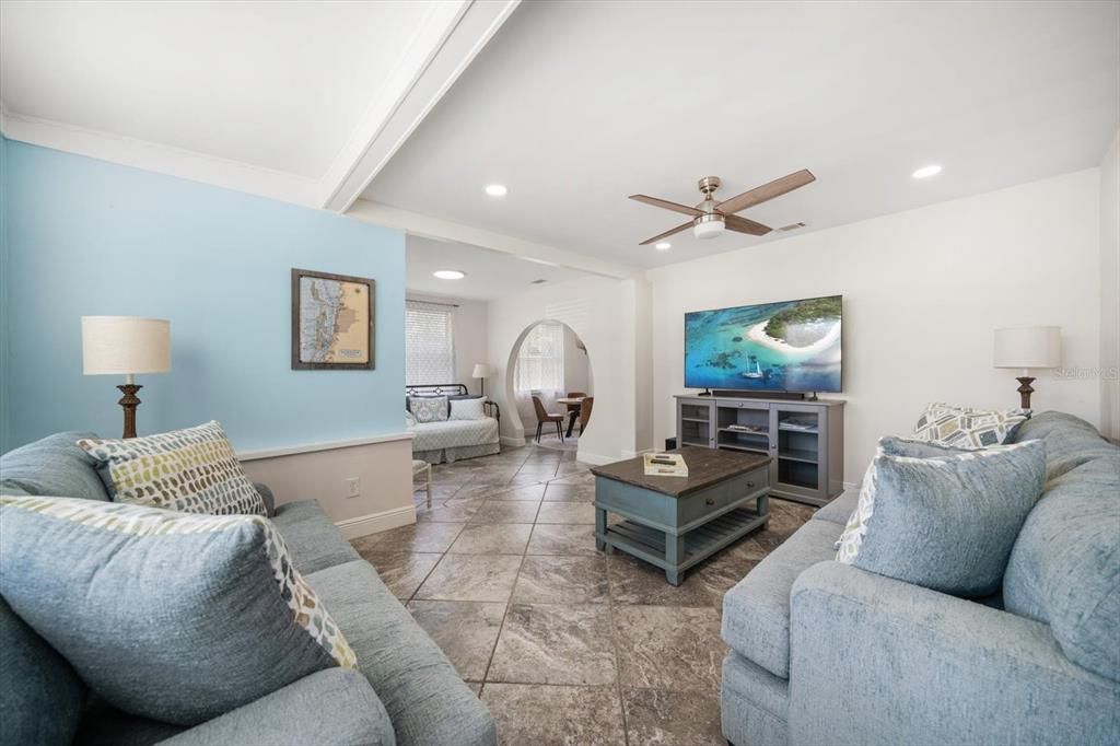 For Rent: $2,600 (2 beds, 1 baths, 1105 Square Feet)