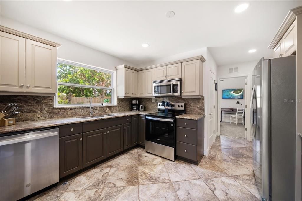 For Rent: $2,600 (2 beds, 1 baths, 1105 Square Feet)