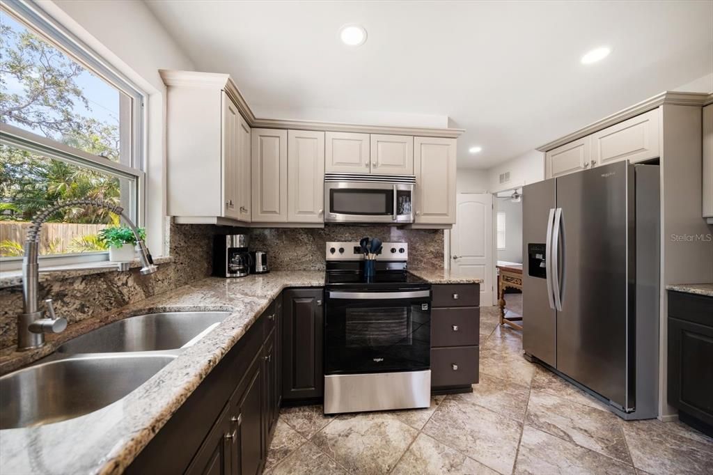 For Rent: $2,600 (2 beds, 1 baths, 1105 Square Feet)