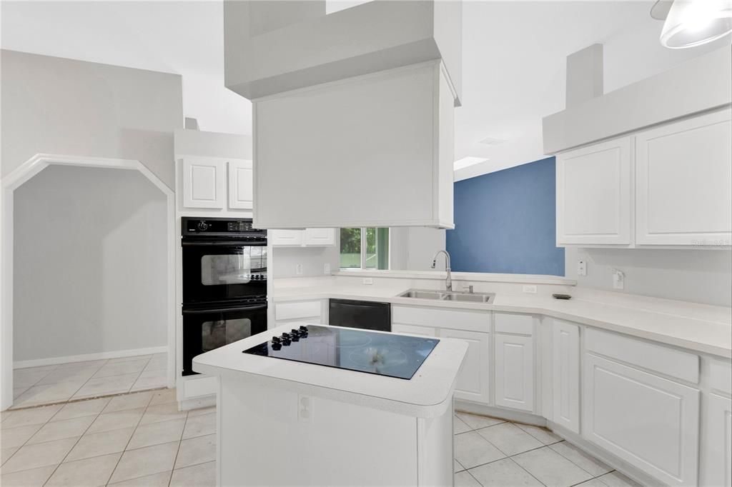 For Sale: $575,000 (4 beds, 3 baths, 2614 Square Feet)