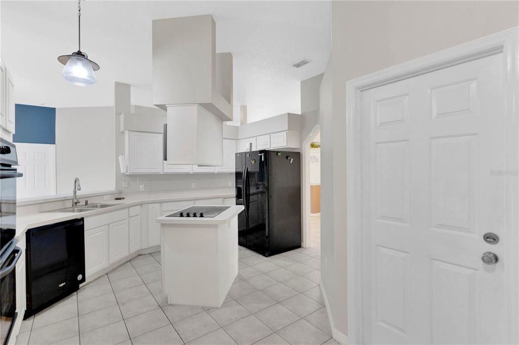 For Sale: $575,000 (4 beds, 3 baths, 2614 Square Feet)