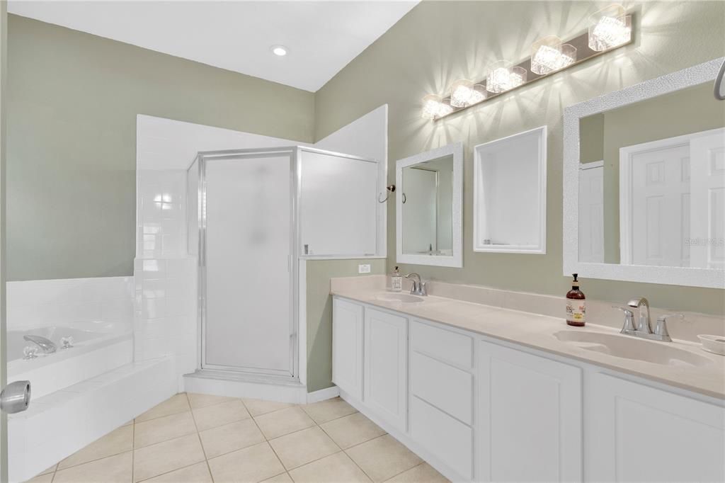 For Sale: $575,000 (4 beds, 3 baths, 2614 Square Feet)