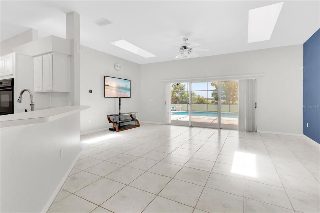 For Sale: $575,000 (4 beds, 3 baths, 2614 Square Feet)
