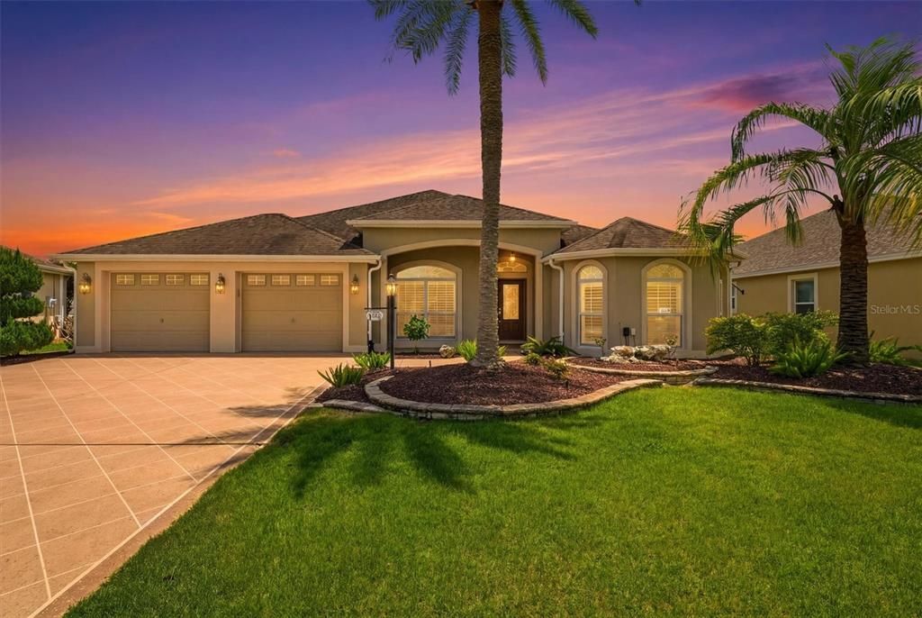 For Sale: $539,900 (3 beds, 2 baths, 2034 Square Feet)