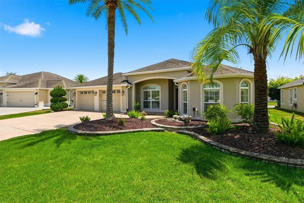 For Sale: $539,900 (3 beds, 2 baths, 2034 Square Feet)