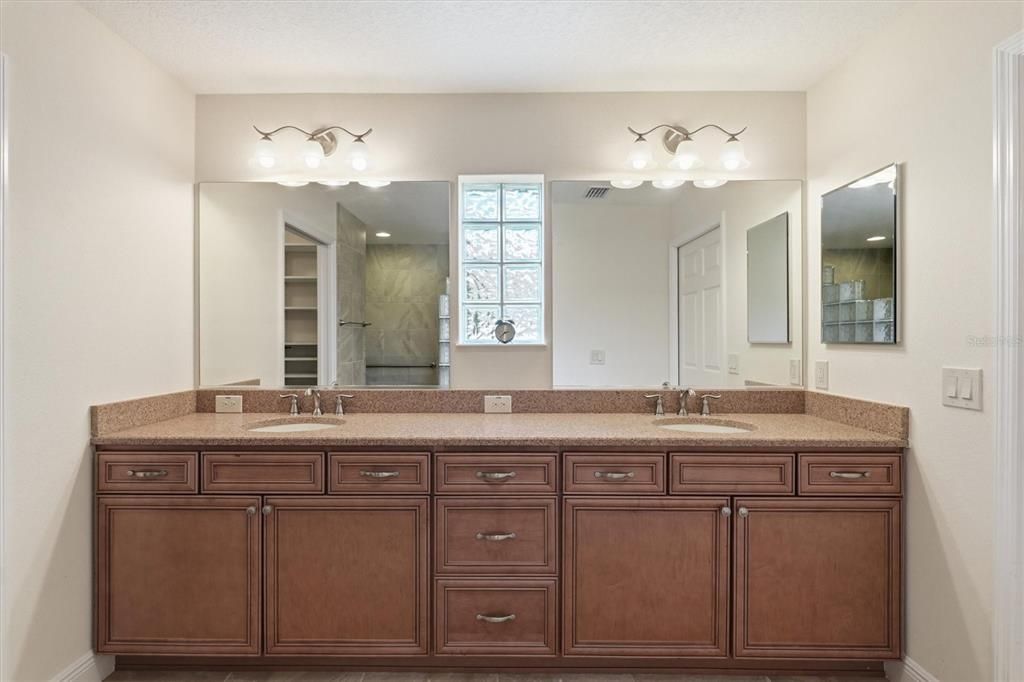 For Sale: $539,900 (3 beds, 2 baths, 2034 Square Feet)