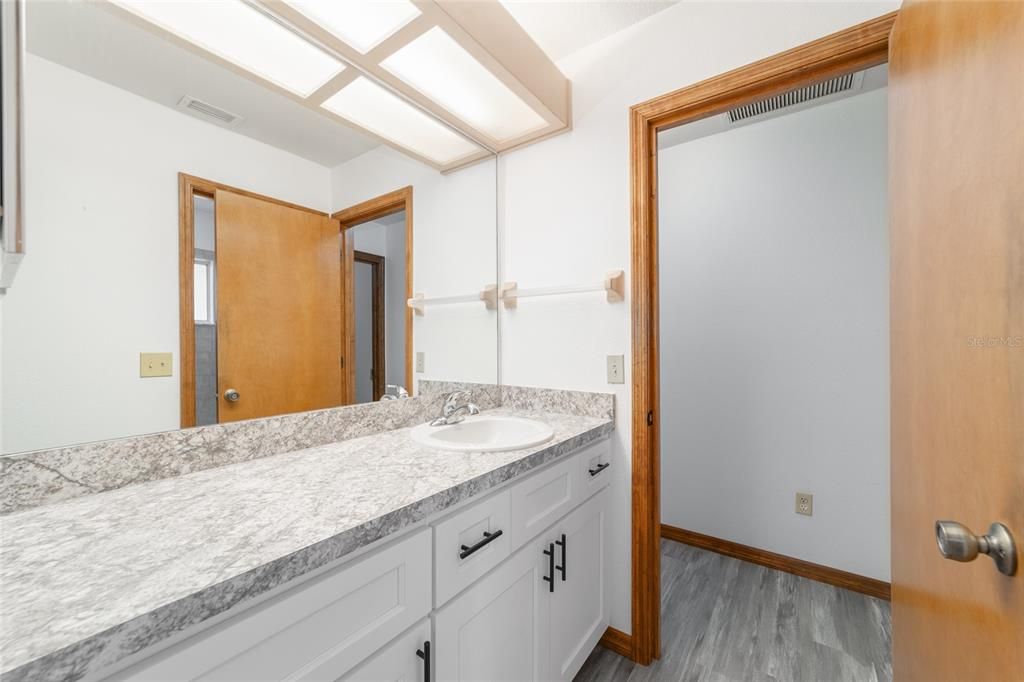 En Venta: $453,500 (4 camas, 3 baños, 2302 Pies cuadrados)