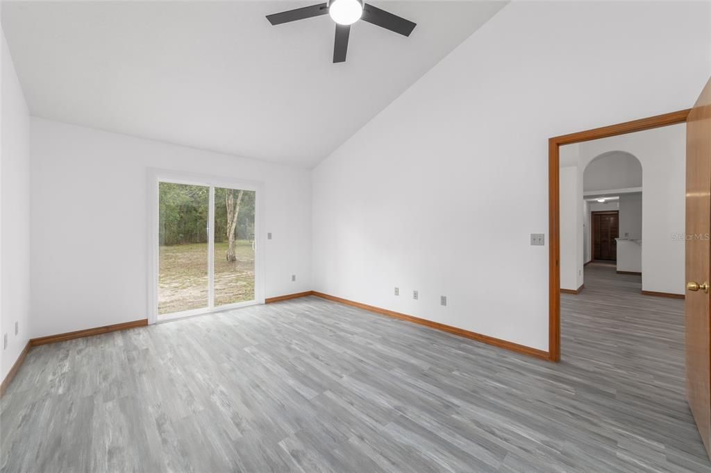 En Venta: $453,500 (4 camas, 3 baños, 2302 Pies cuadrados)