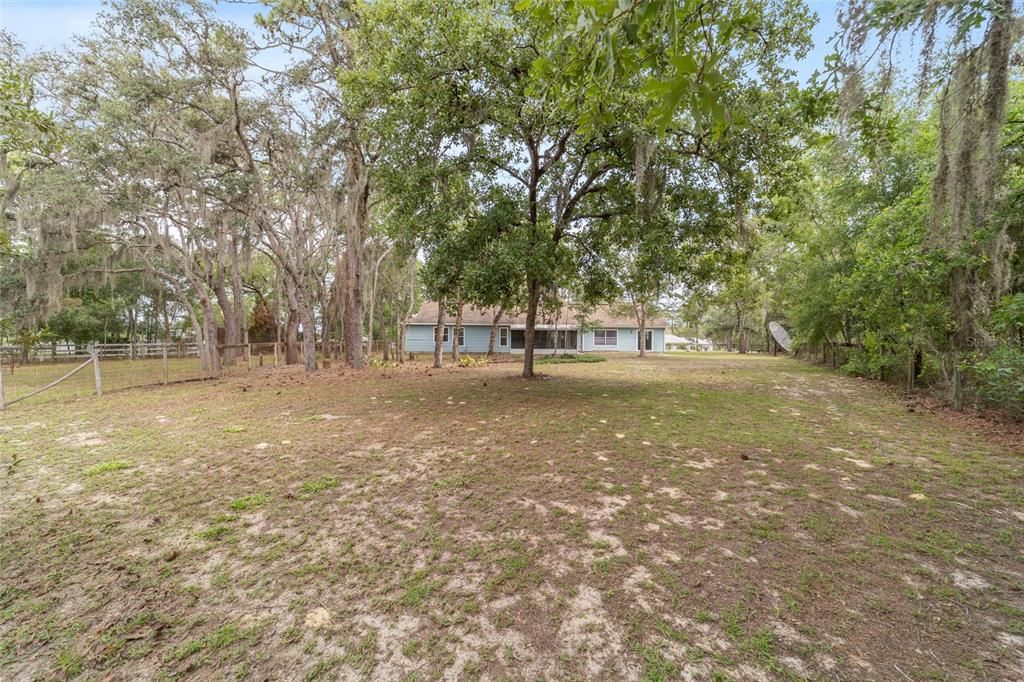 En Venta: $453,500 (4 camas, 3 baños, 2302 Pies cuadrados)