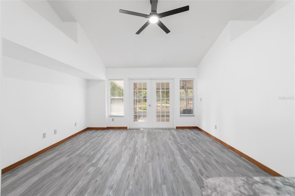 En Venta: $453,500 (4 camas, 3 baños, 2302 Pies cuadrados)