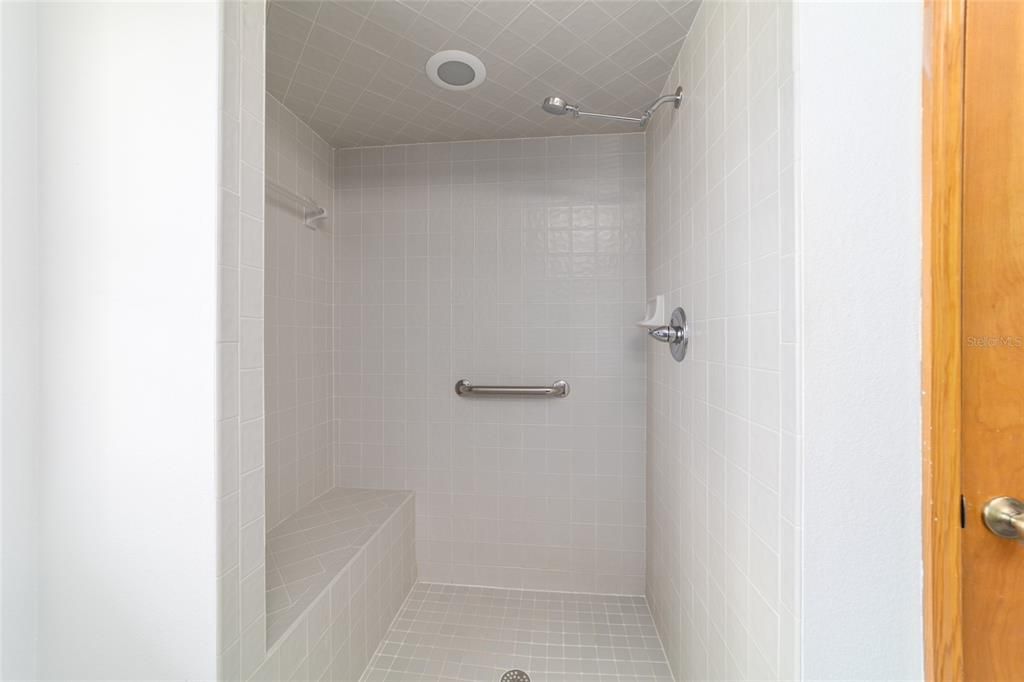 En Venta: $453,500 (4 camas, 3 baños, 2302 Pies cuadrados)