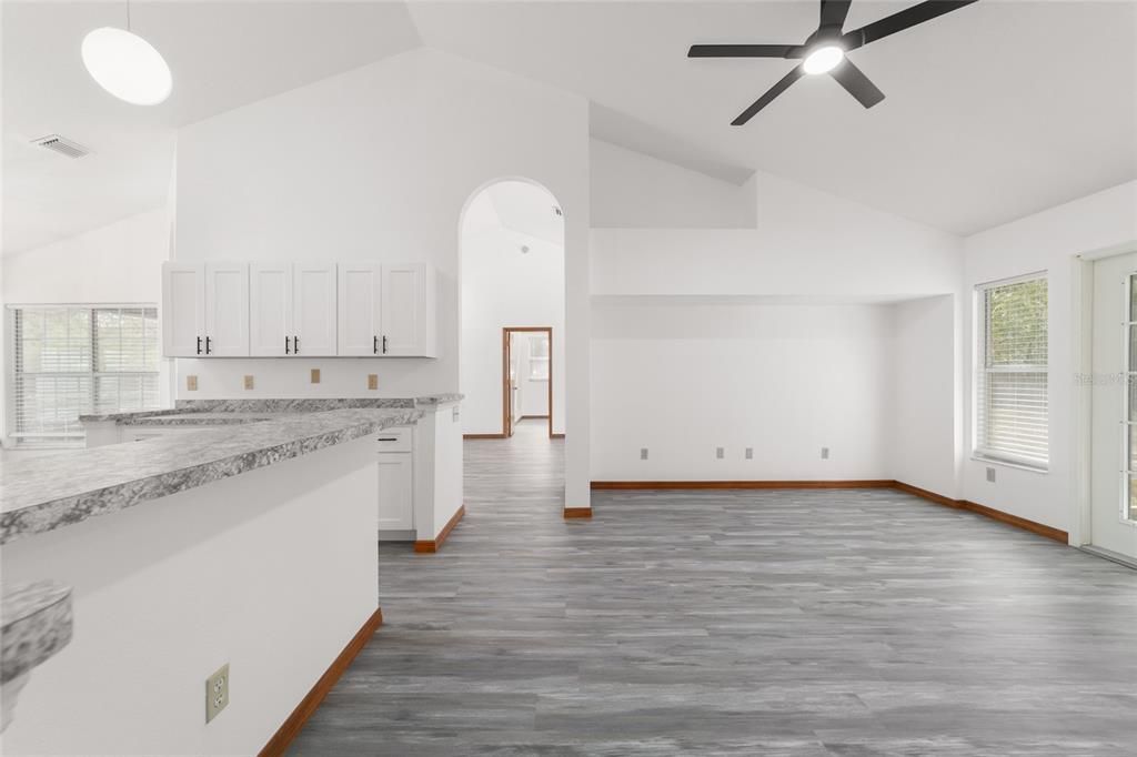 En Venta: $453,500 (4 camas, 3 baños, 2302 Pies cuadrados)