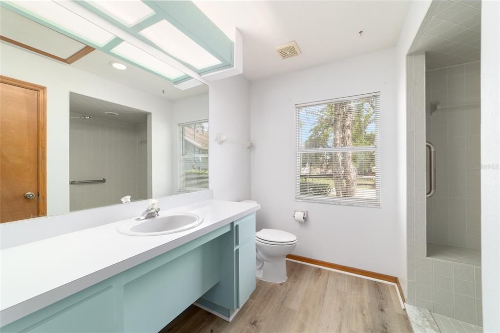 En Venta: $453,500 (4 camas, 3 baños, 2302 Pies cuadrados)