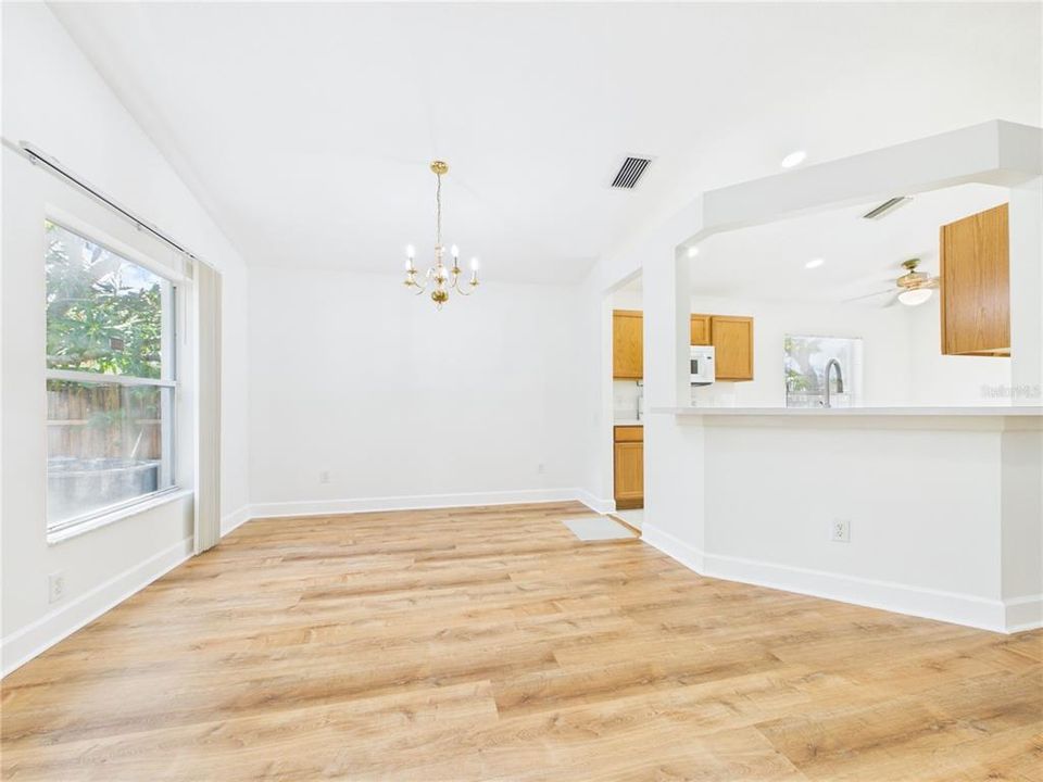 В аренду: $2,500 (3 спален, 2 ванн, 1525 Квадратных фут)